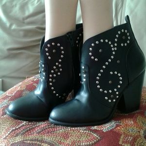 Womans ankle boots